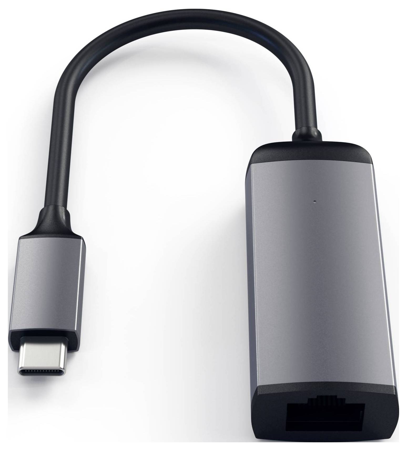 USB-C-adapter naar Ethernet-aansluiting. De adapter heeft een kort kabel dat de USB-C-stekker verbindt met de Ethernet-poort.