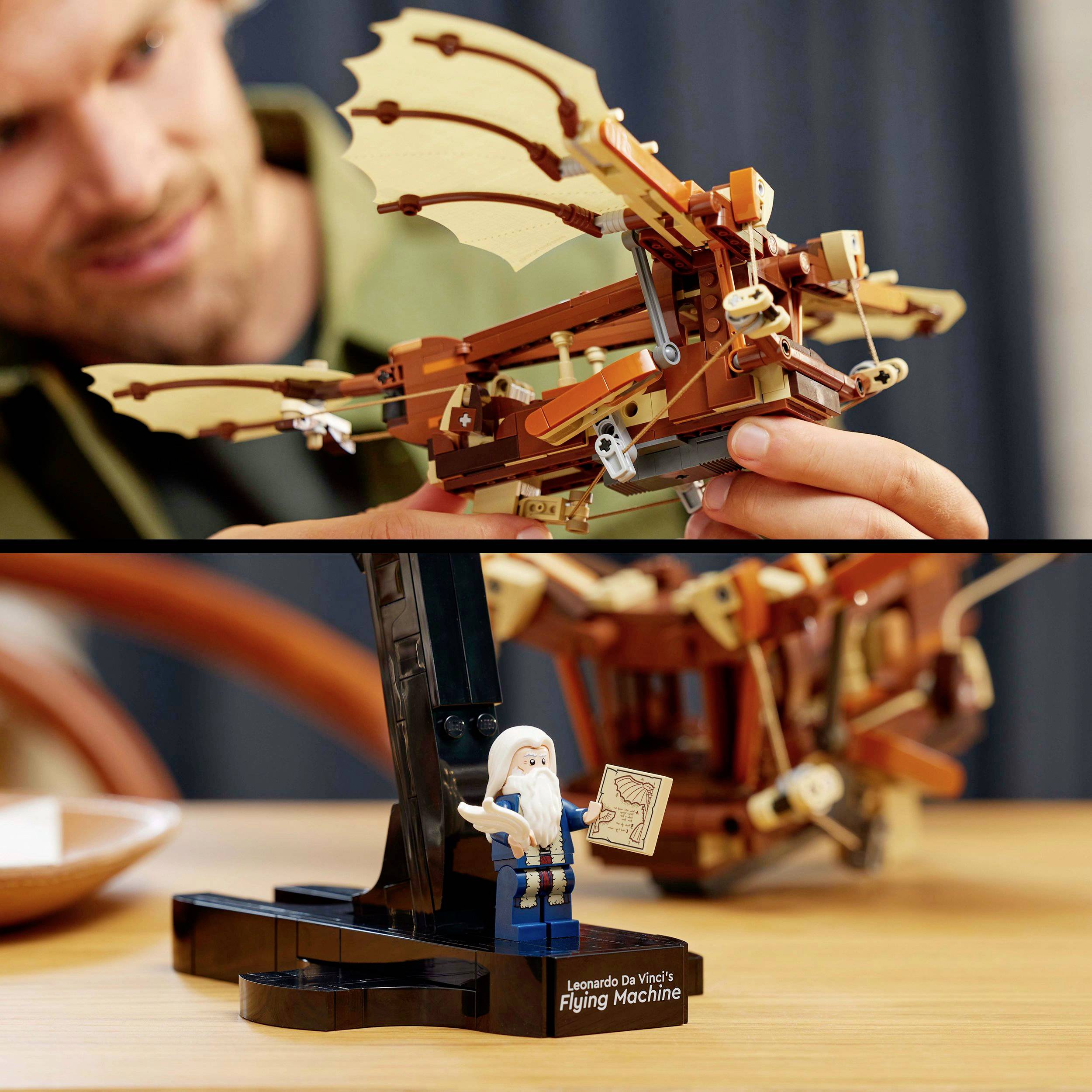 Een persoon houdt een Lego-model van een vliegmachine vast, geïnspireerd door Leonardo da Vinci. Op de voorgrond een figuurbasis.