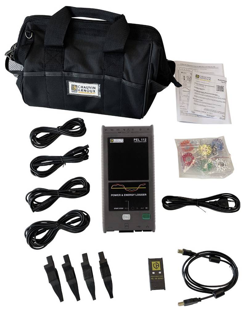Stroom- en energiemeter met toebehoren: vier kabels, draagtas, handboek, USB-stick, klemmen en meetsondes.