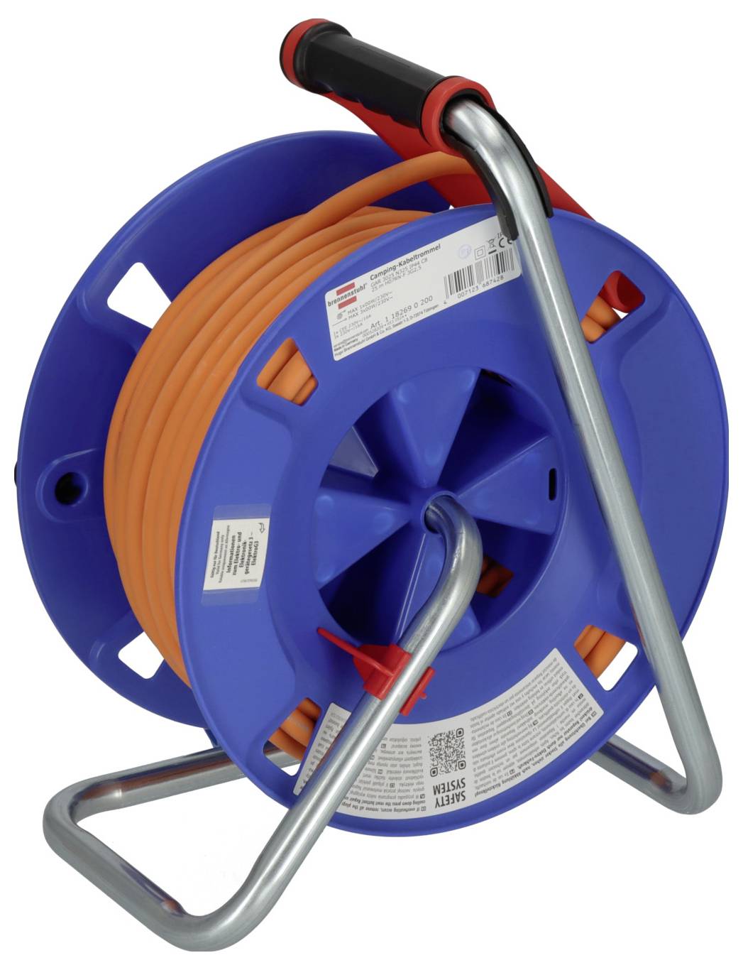 Een blauw-oranje kabelhaspel met een metalen frame en draaggreep. Hij heeft meerdere stopcontacten en wordt gebruikt voor het verlengen van kabels.