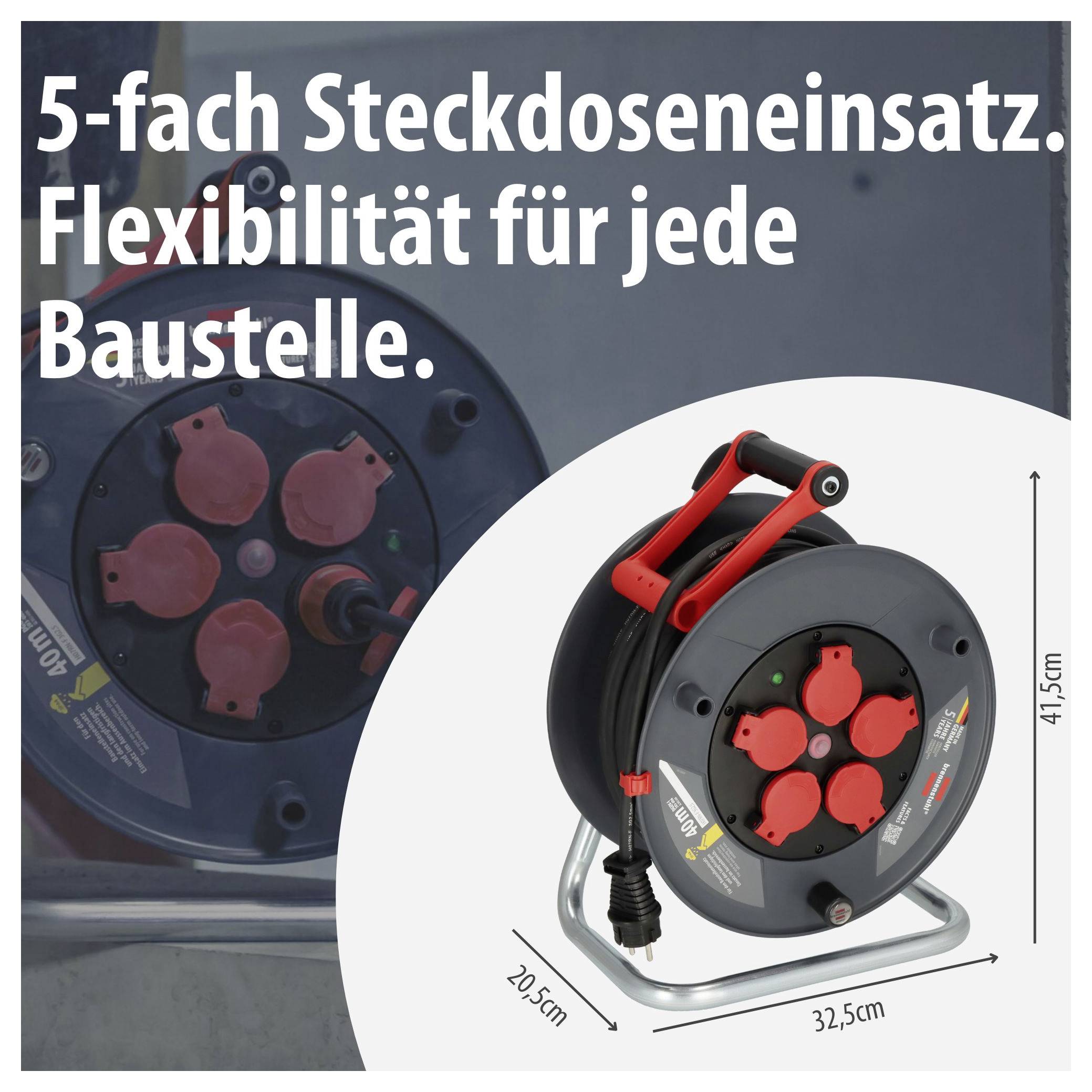 Advertentieafbeelding van een kabelspoel met handgreep; Tekst: '5-voudig stopcontactinzet. Flexibiliteit voor elke bouwplaats.' Afmetingen: 41,5 cm hoog, 32,5 cm breed, 20,5 cm diep.
