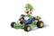 Een stripfiguur met een groene muts rijdt in een kleine groene kart, die snel lijkt door de bewegingsonscherpte van de wielen.