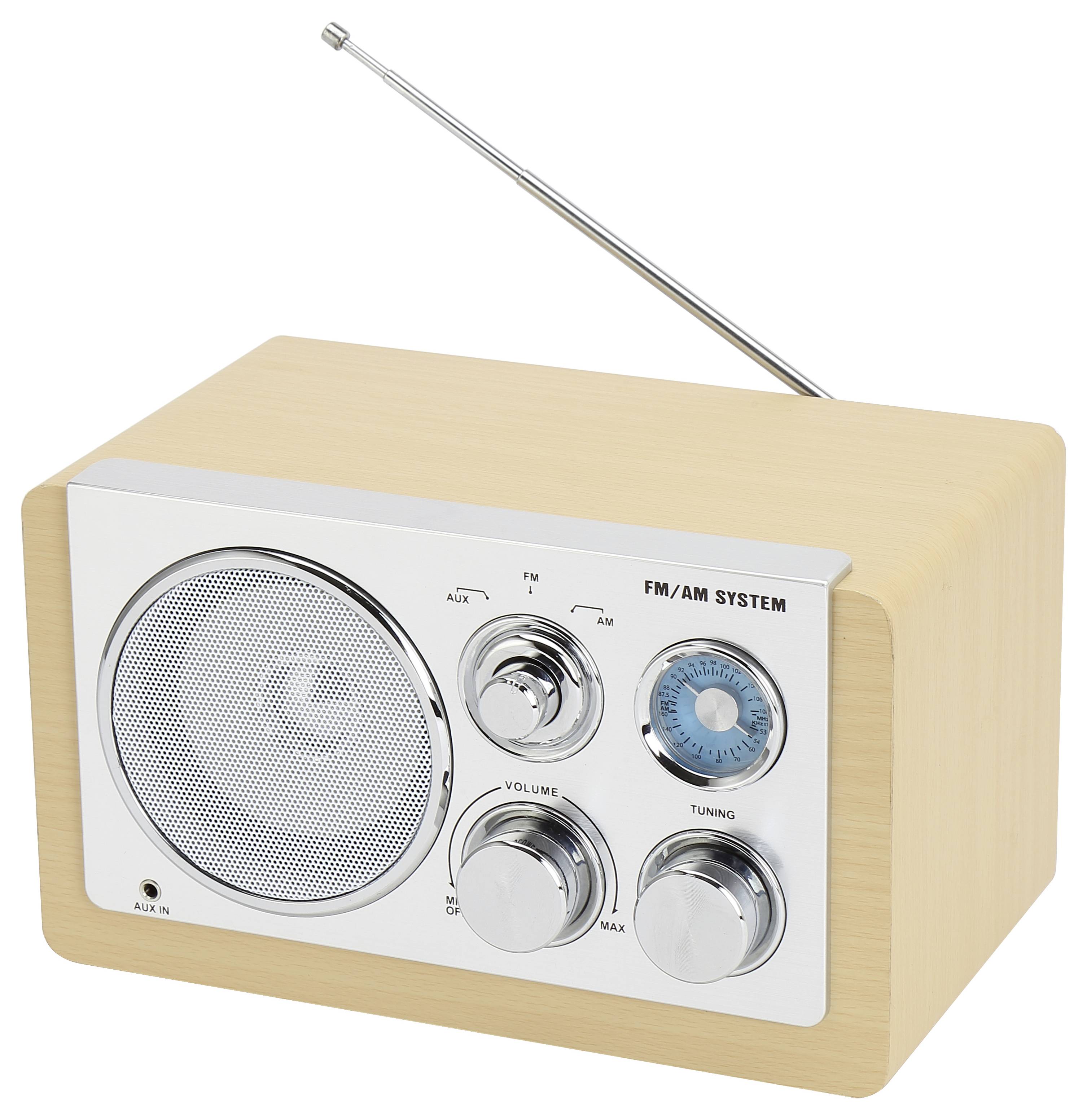 Een houten radio met een zilveren frontplaat, grote draaiknoppen voor volume en zenderselectie, inclusief FM/AM-aanduiding.
