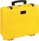 Een gele, robuuste gereedschapskoffer met handvat en zwarte sluitingen, geschikt voor het veilig transporteren van gevoelige apparatuur.
