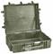 Een geopende, lege, groene hardschalige koffer met robuust ontwerp, geschikt voor de bescherming van kwetsbare apparatuur tijdens transport.