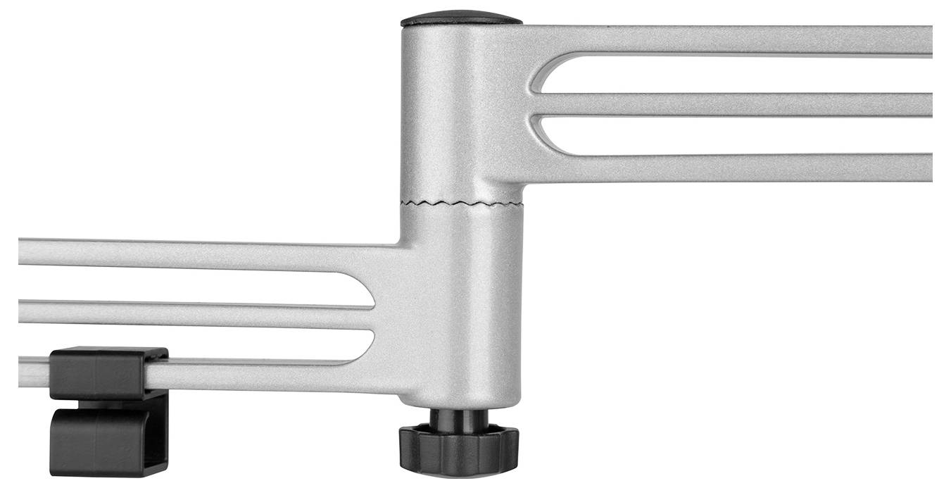 Een verstelbare, zilveren metalen arm, vermoedelijk onderdeel van een bevestigingssysteem, met draaiknop en klem voor bevestiging.