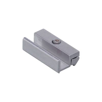 Metalen cameraadapter op zwarte achtergrond, rechthoekige vorm met schroefmechanisme voor bevestiging aan een camerahuis.