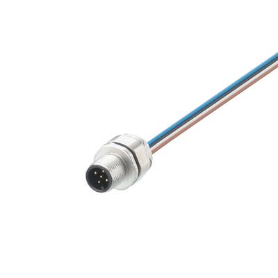 Een cilindrische, metalen M12-stekker met meerdere pinnen, omgeven door een schroefdraad. Enkele kabels steken uit de achterkant.