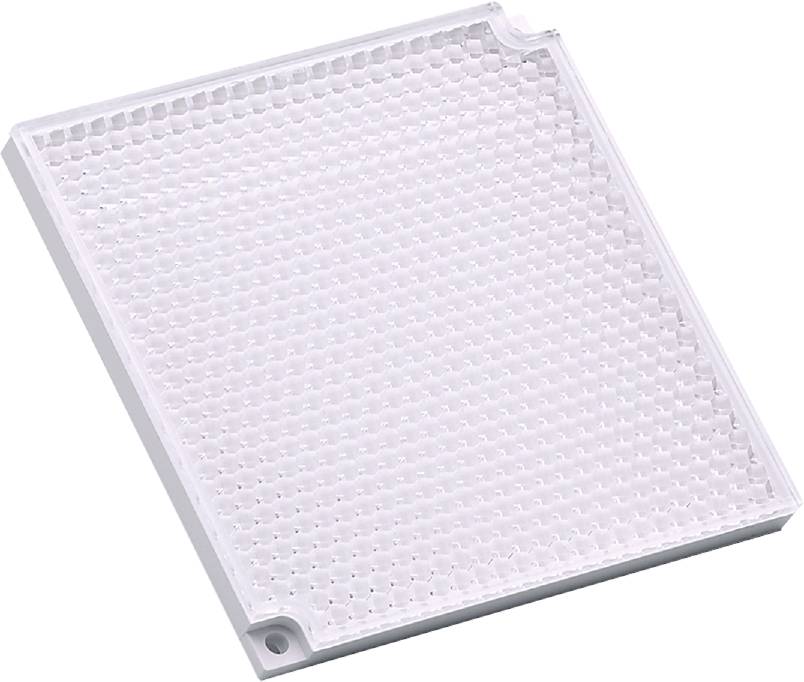 Een witte, rechthoekige mand met honingraatstructuur en afgeronde hoeken. De mand heeft een vlak oppervlak met een klein gat in de hoek.