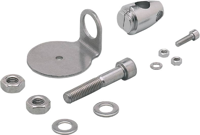 Een set metalen onderdelen, bestaande uit een schroef, moeren en sluitringen, wordt gebruikt voor de montage van componenten.