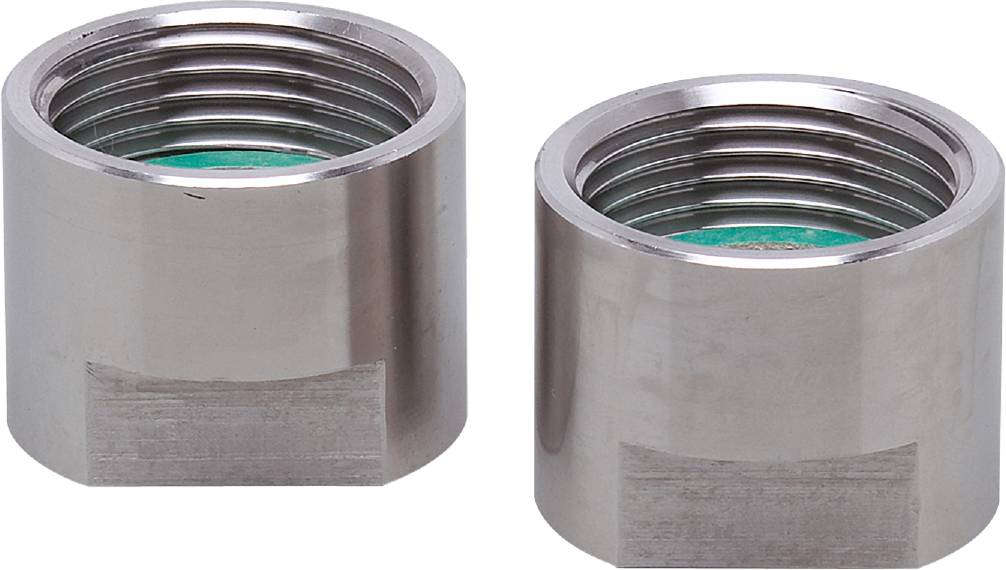 Twee zilveren metalen buizen met binnendraad op een witte achtergrond. Ze staan naast elkaar met de openingen naar boven gericht.