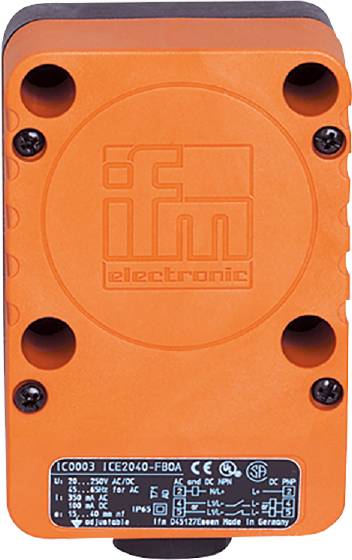 Oranje behuizing met 'ifm electronic'-logo en schroeven, vermoedelijk onderdeel van een elektronische sensor of apparaat.