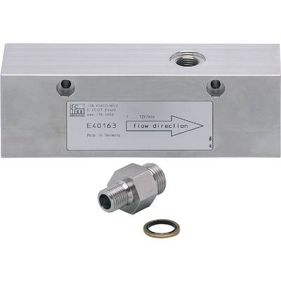 Metalen flowmeter met pijlmarkering 'flow direction' en tekst 'Made in Germany', indicatie van stromingsrichting.