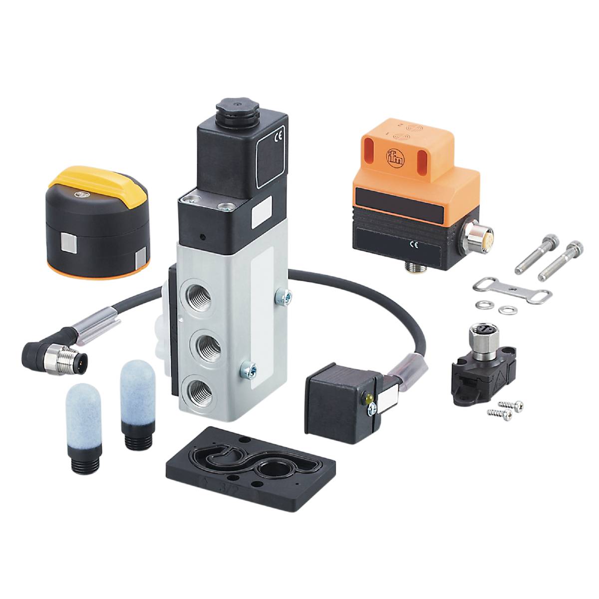 Verschillende pneumatische componenten, inclusief een ventiel, sensor en verbindingsonderdelen, gerangschikt op een zwarte achtergrond.