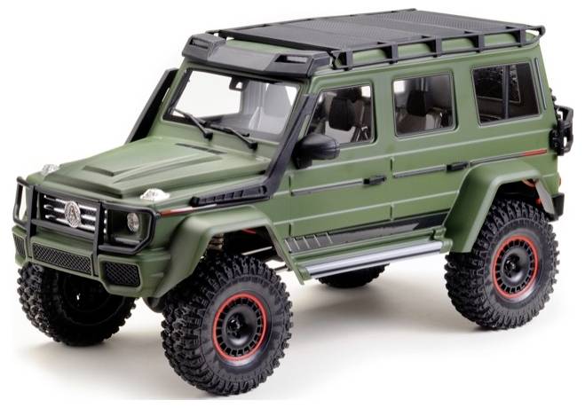 Groene, robuuste terreinwagen met grote banden en zwarte details, weergegeven in 3D op een lichte achtergrond.