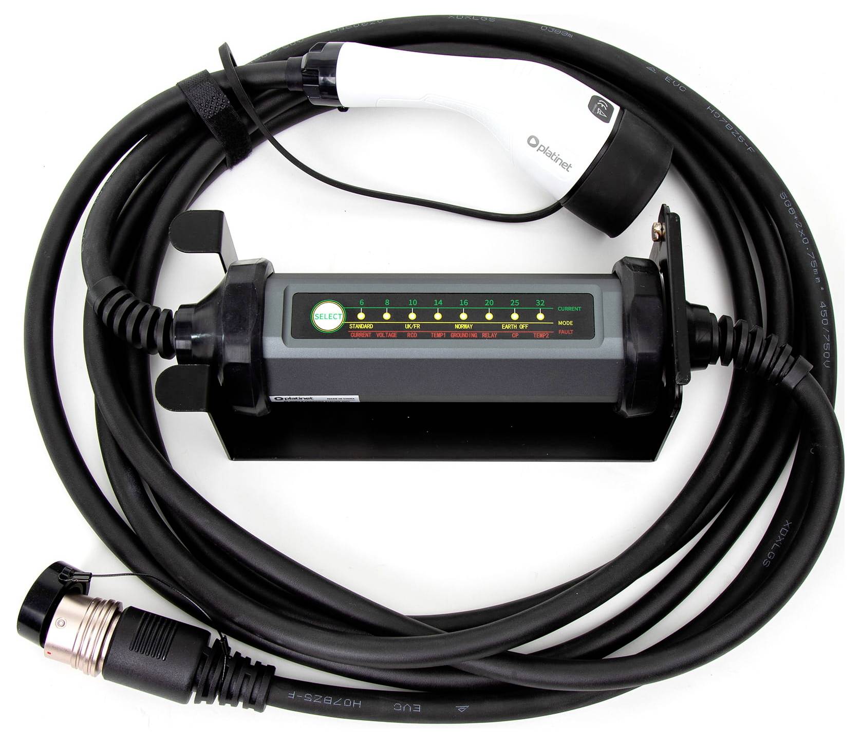 'IMC Orange Type 2 Laadkabel' met controlelampje en aansluitingen voor elektrische voertuigen, geeft laadstatus aan via LED-indicatoren.