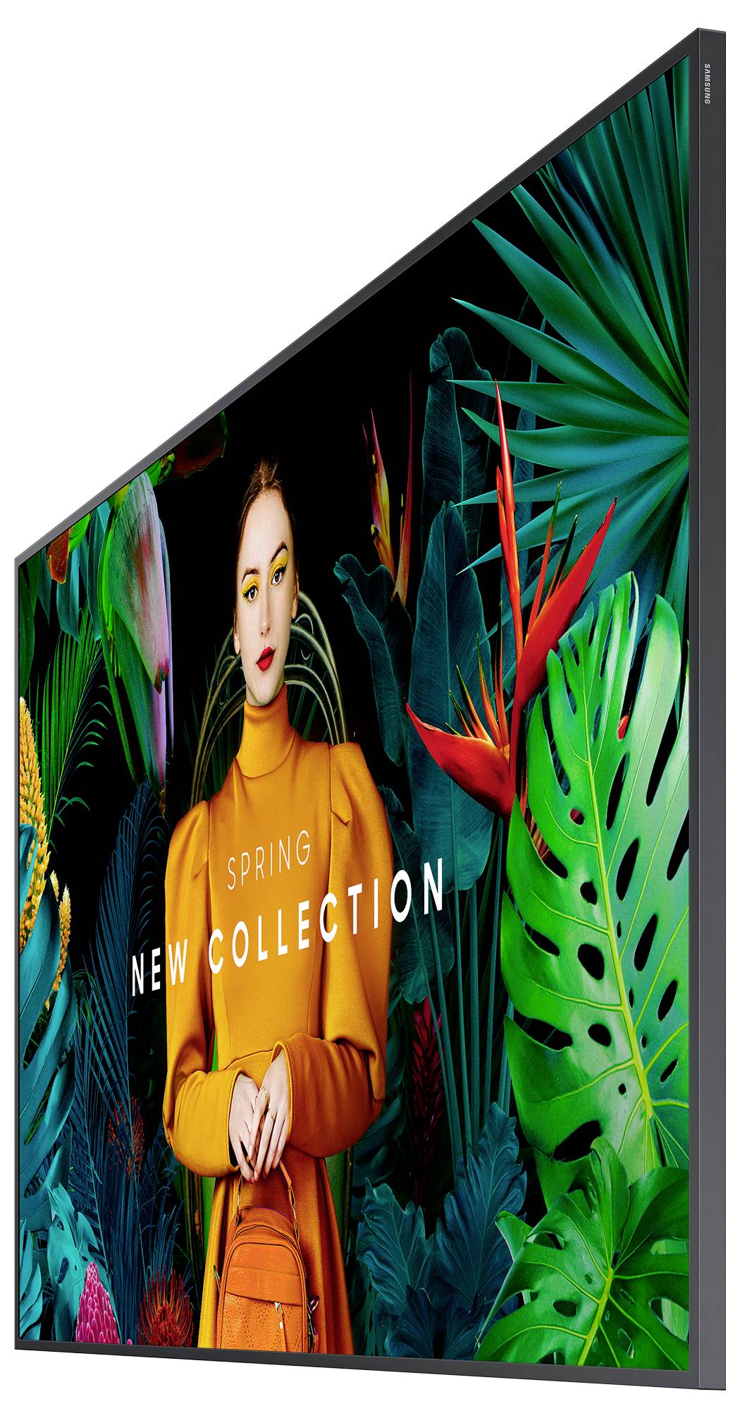 Vrouw in oranje jas voor tropische achtergrond met tekst 'Voorjaars Nieuwe Collectie'. Modereclame voor het lente-seizoen.