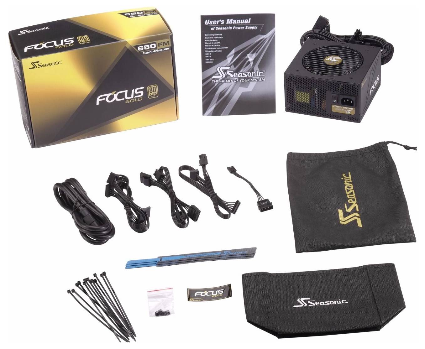 'Seasonic Focus Plus 850W 80+ Gold' voedingsunit-verpakking, gebruikershandleiding, kabels, zak en toebehoren op witte achtergrond.