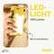 Een hand houdt een geel oplichtende LED-lamp vast. Tekst: 'LED-LICHT 100 Lumen', 'Met 4 lichtinstellingen'. Merknaam 'Aqiila'.