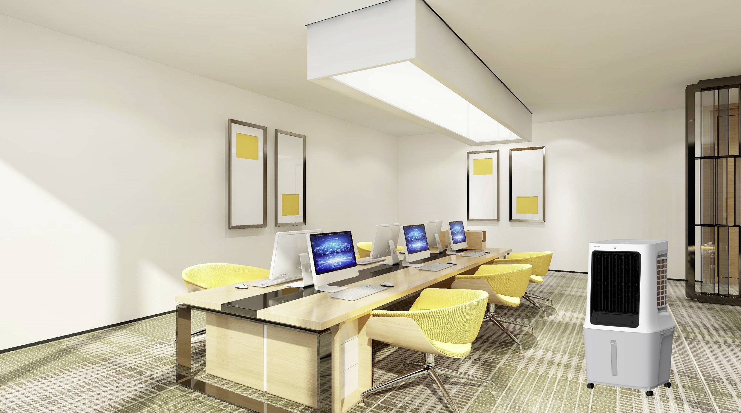 Een modern kantoor met vier computers op een lange tafel en gele stoelen. Een draagbare airco staat rechts in de ruimte.