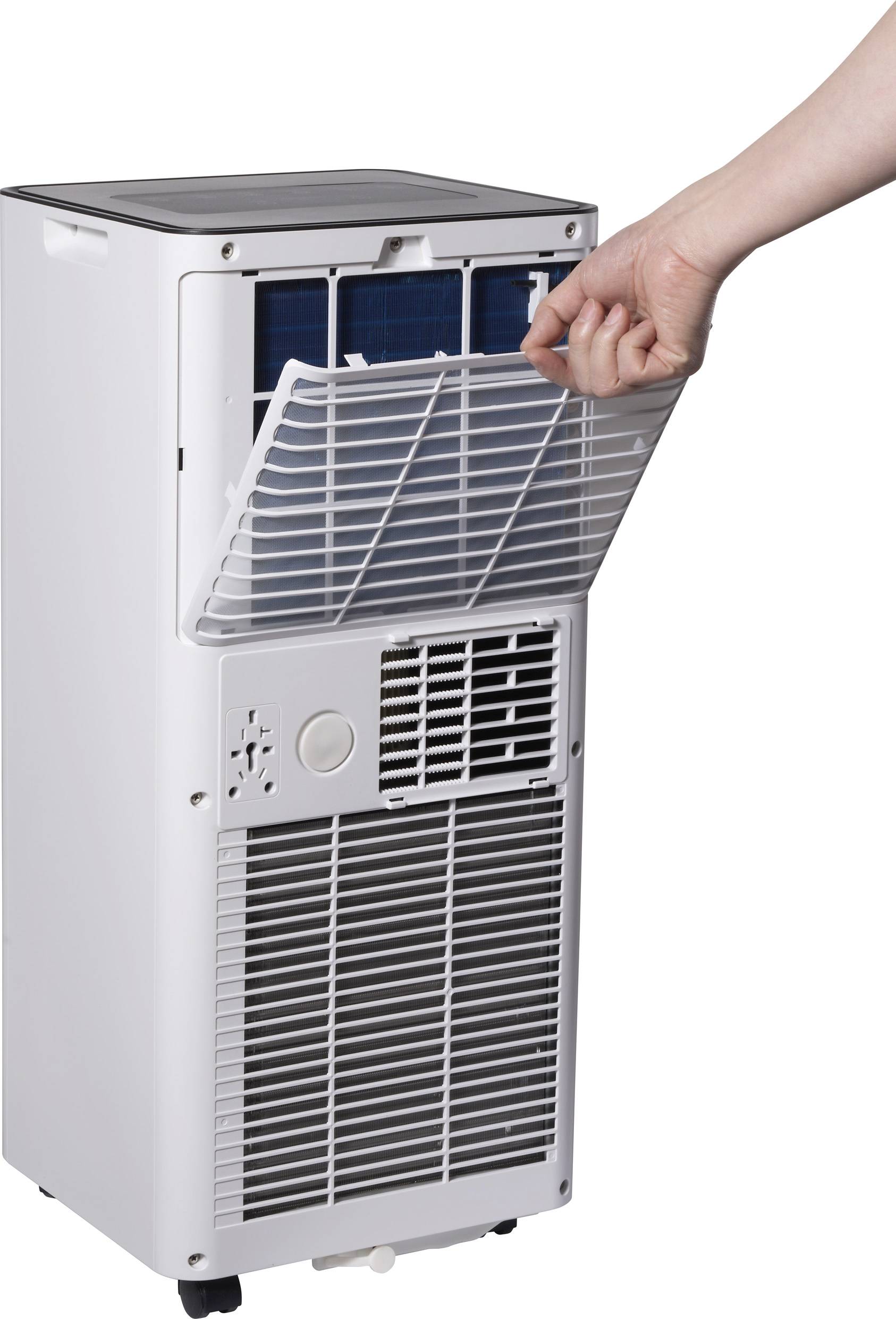 Een persoon opent de voorste afdekking van een draagbare airconditioning om het filter te reinigen of te vervangen.