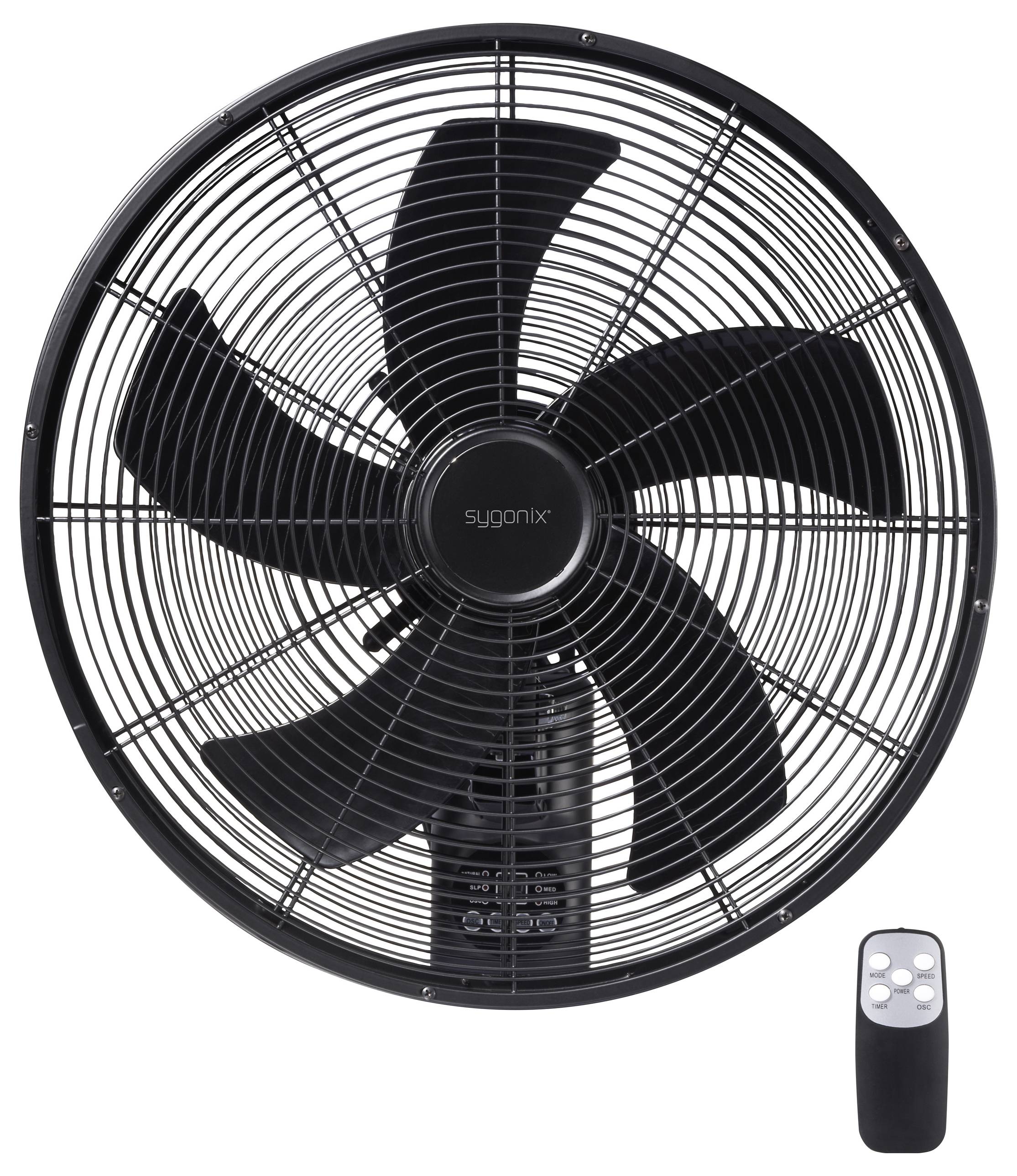 Elektrische staande ventilator met zwart rooster en vijf bladen, met daarnaast een afstandsbediening. Hoofddoel: luchtcirculatie.