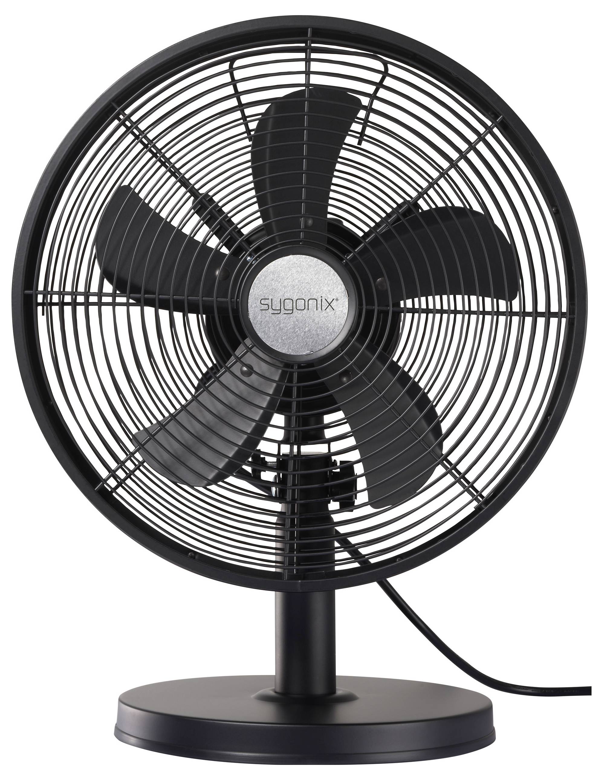 Een zwarte tafelventilator met vijf vleugels, met zilverige 'sygonix' tekst in het midden, staat op een zwarte voet.