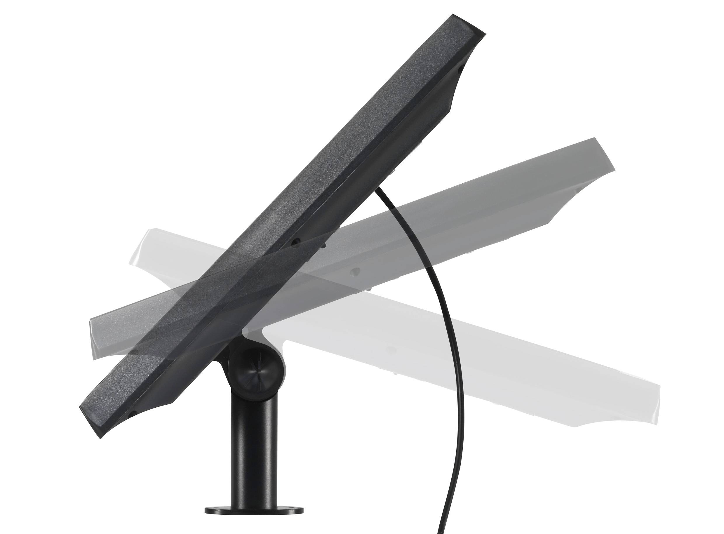 Zwenkbare zwarte antenne met mast in verschillende hellingshoeken.