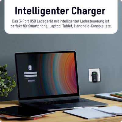 Een laptop op een tafel, naast een intelligent 3-poorts USB-oplader aan de muur. Tekst: 'Intelligente oplader'.