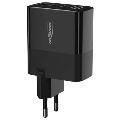 Een zwarte wandlader met twee USB-poorten en één USB-C-poort, met het 'Aukey'-logo op de voorkant.