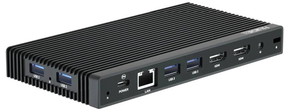 Een zwarte mini-pc met meerdere aansluitingen aan de voorkant, inclusief USB, LAN, HDMI en stroomaansluiting.