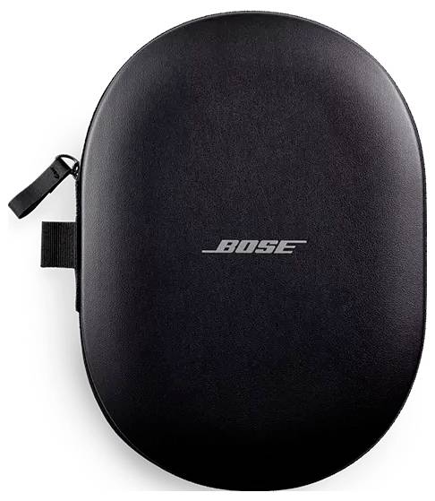 Zwart etui met het Bose-logo op de voorkant, rits en draagriem aan de linkerkant.