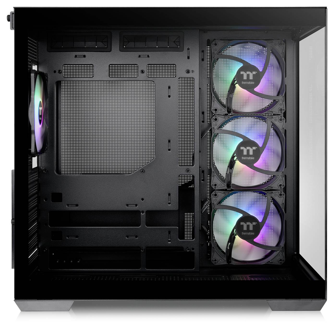 Een lege computerbehuizing van binnen met drie kleurrijke, verlichte ventilatoren aan de zijkant. Ideaal voor het bouwen van een pc.
