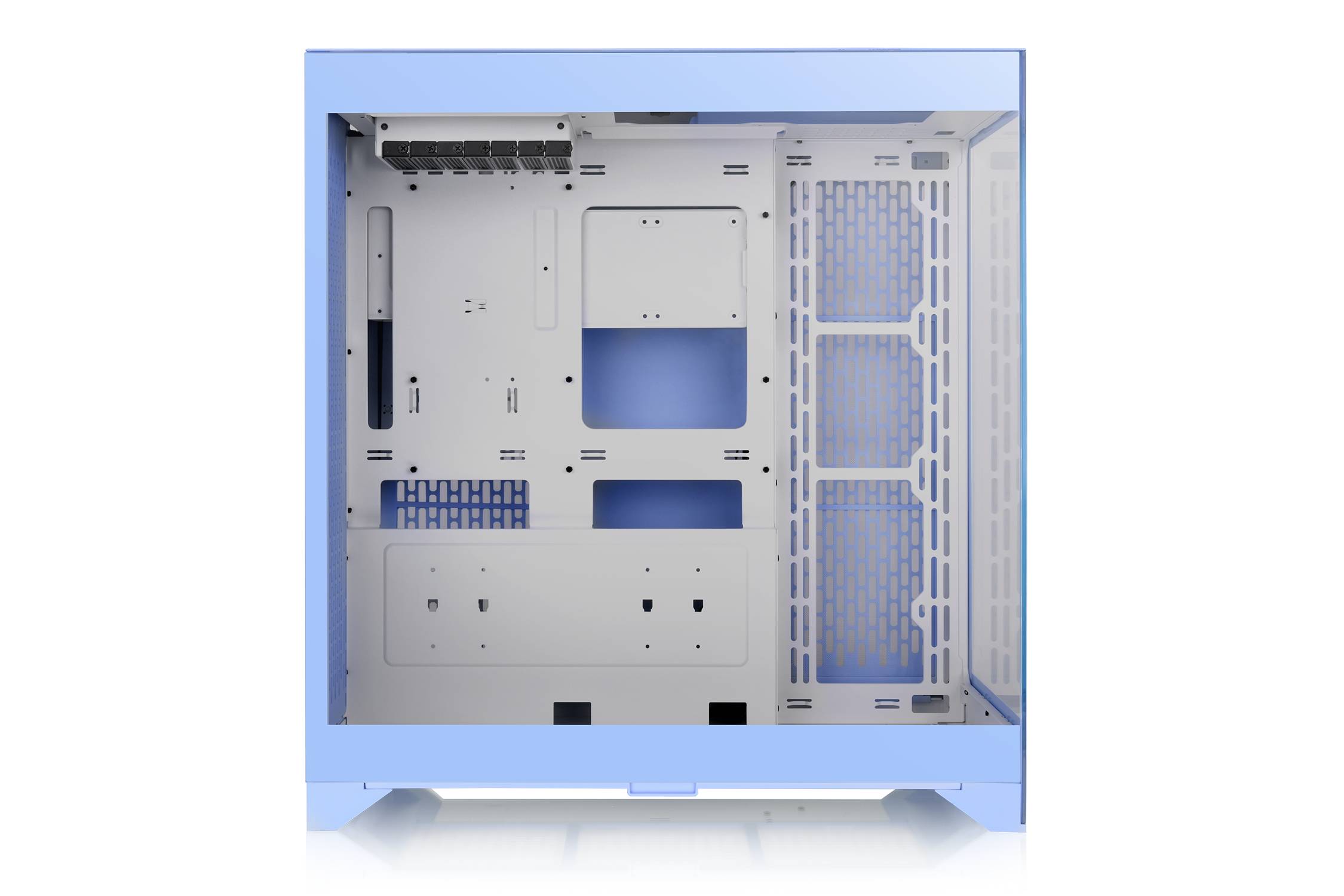 Een blaue computerbehuizing met een zichtvenster toont de binnenruimte voor moederbord en ventilatoren. Geschikt voor PC-assemblage.