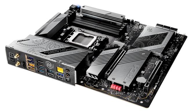 Een computermoederbord met meerdere sleuven en aansluitingen voor hardwarecomponenten, weergegeven onder een diagonale hoek.