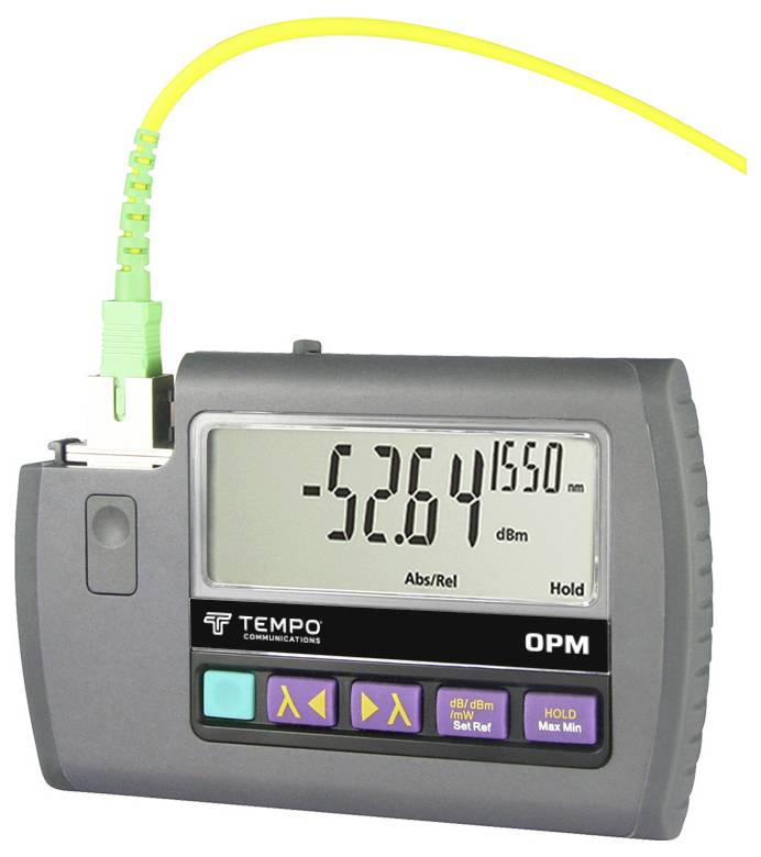 Een optische vermogensmeter geeft '-5,264 dBm' weer op een display. Een geel kabel is aangesloten op het apparaat.