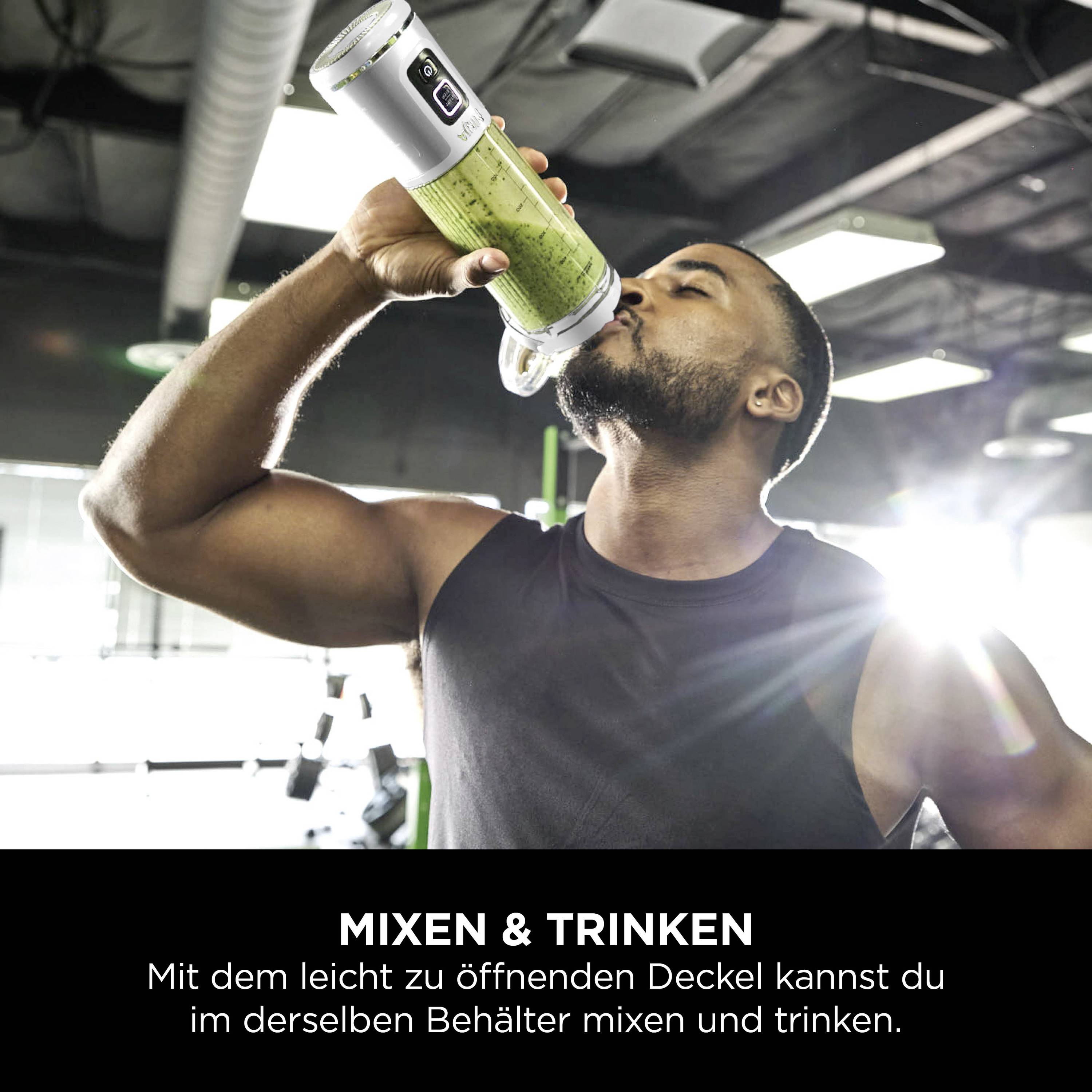 Een man in de sportschool drinkt uit een fles. Tekst eronder: 'Mixen & Drinken. Met de gemakkelijk te openen deksel kun je in dezelfde container mixen en drinken.'