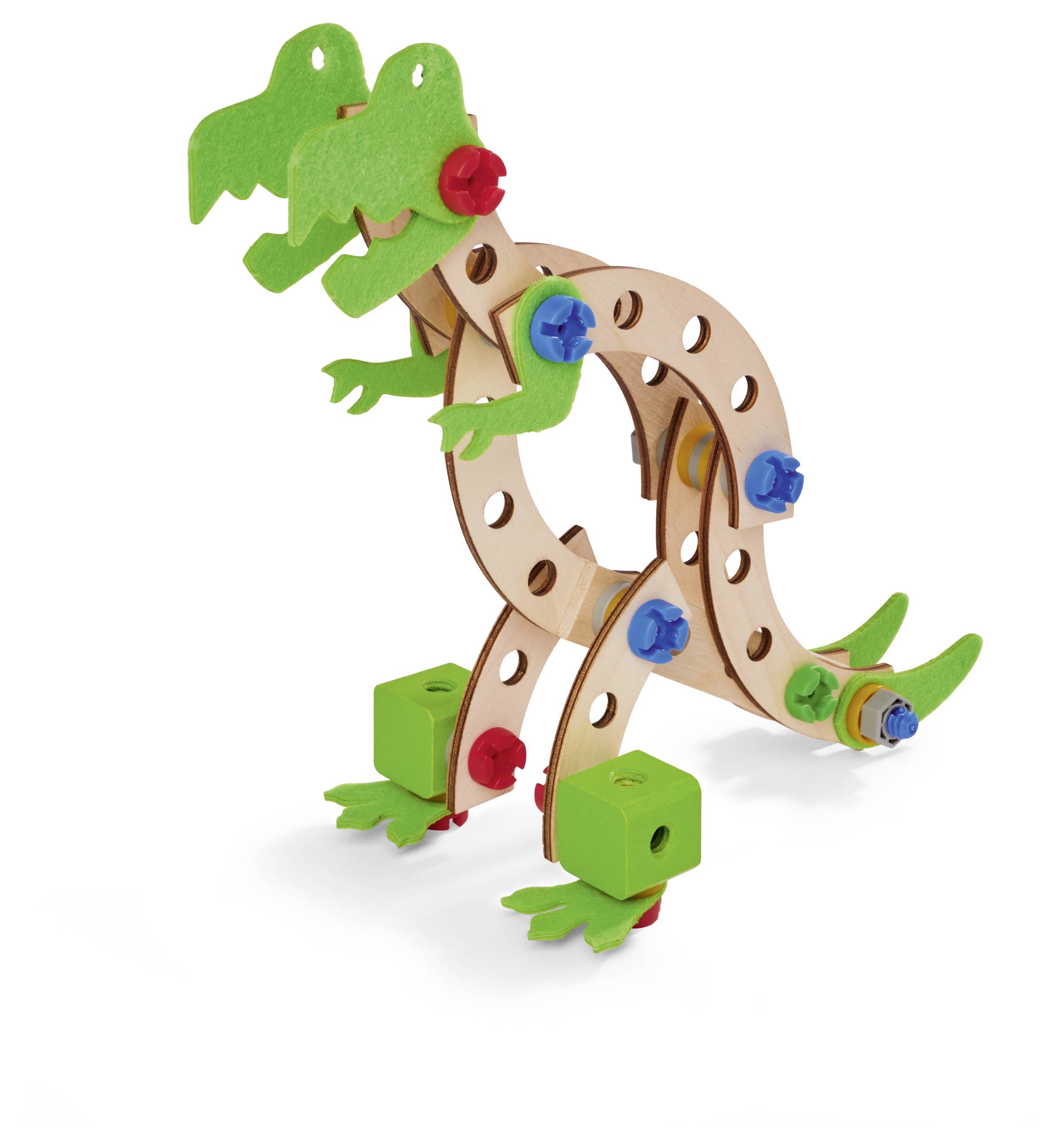 Een kleurrijke, in elkaar gezette dinosaurus gemaakt van houten en kunststof onderdelen, met groene en rode herkenningspunten.