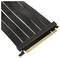 Een zwart PCIe-riser-kabel met aansluiting, geschikt voor computerhard­ware-installatie, als verbindingsstuk voor uitbreidingskaarten.
