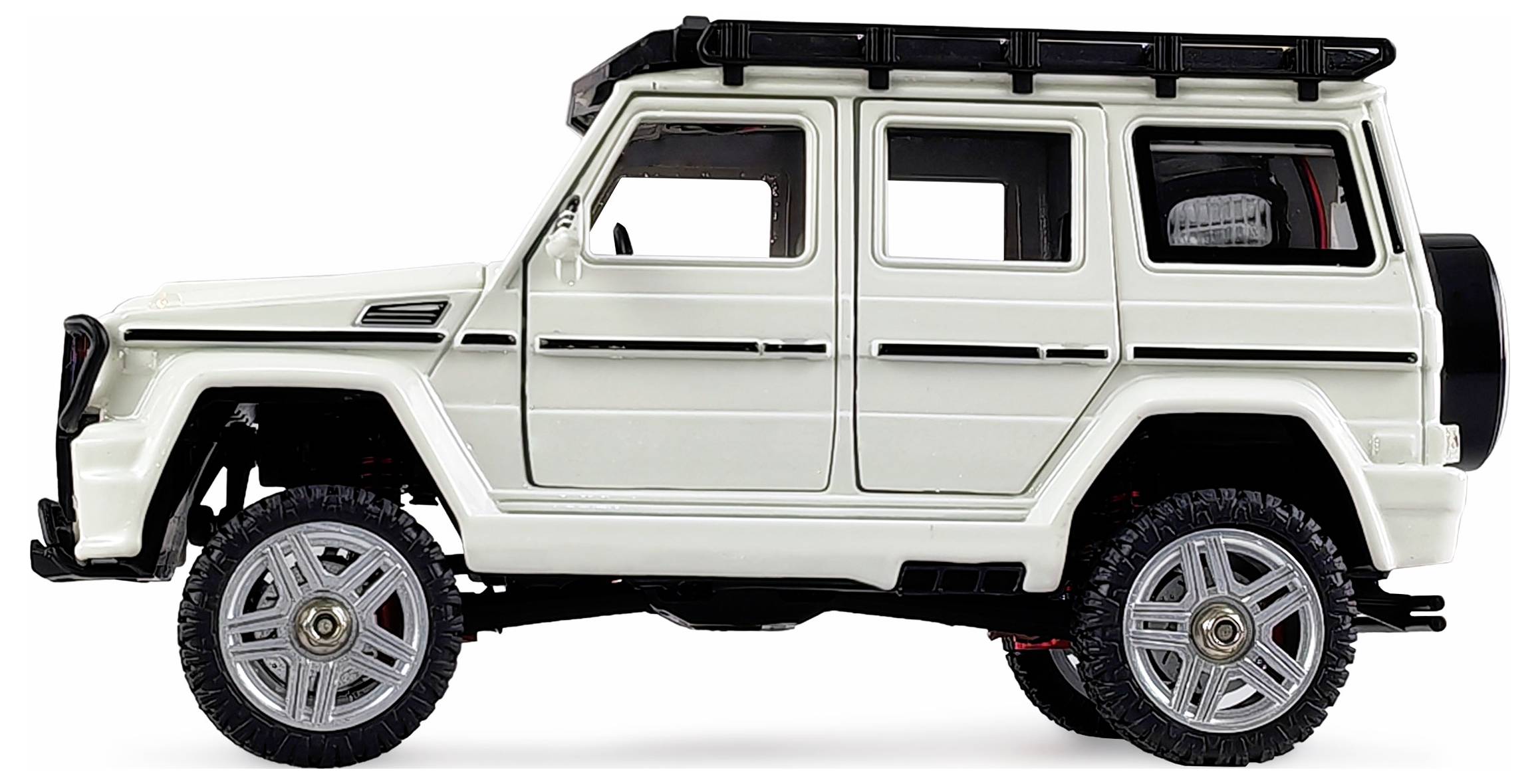 Een wit modelauto van een terreinwagen met dakdragers, realistische details en grote banden, weergegeven in zijaanzicht.