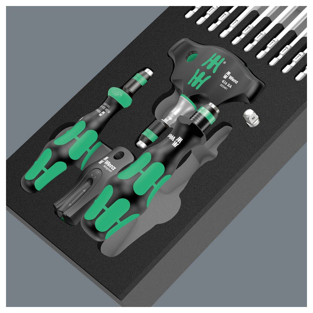 'Set schroevendraaiers en bits in zwarte schuimstof-inleg, deels ergonomische handgrepen in groen, deels zwarte handgreep.'