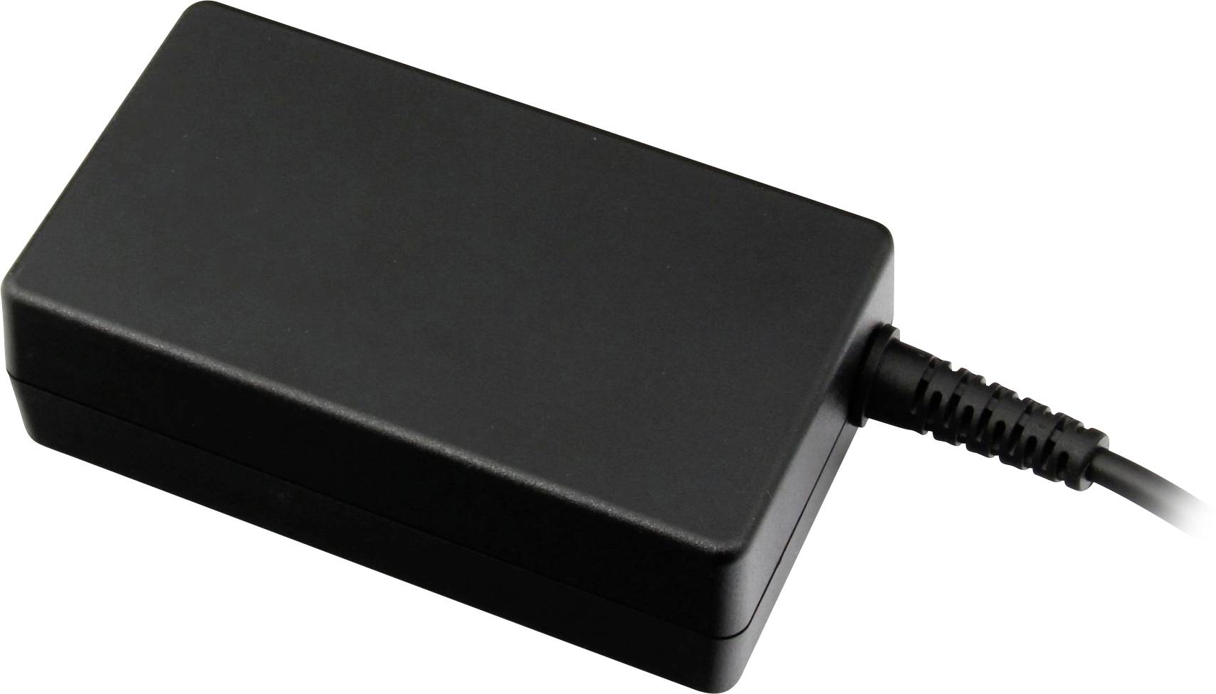 Een rechthoekige, zwarte voedingsadapter met aangesloten kabel. Hij wordt typisch gebruikt voor de stroomvoorziening van elektronische apparaten.