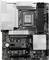 Een computermoederbord met meerdere PCIe-sleuven, RAM-banken en een geïnstalleerde CPU-koeler. Modelspecifieke details herkenbaar.
