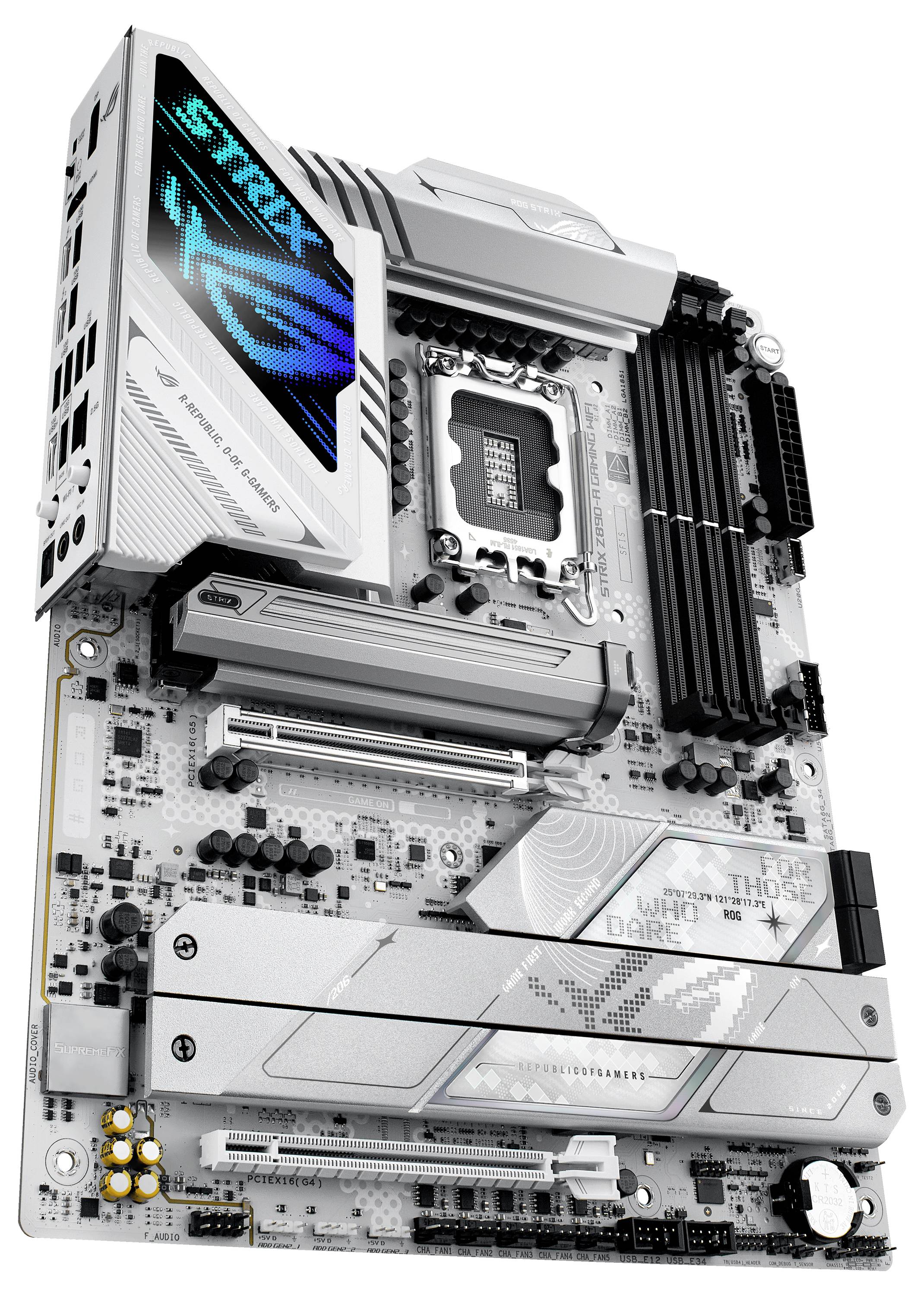 Getoond computermoederbord, wit-zilver, met meerdere uitbreidingssleuven en aansluitingen, display toont 'STRIX'-logo.