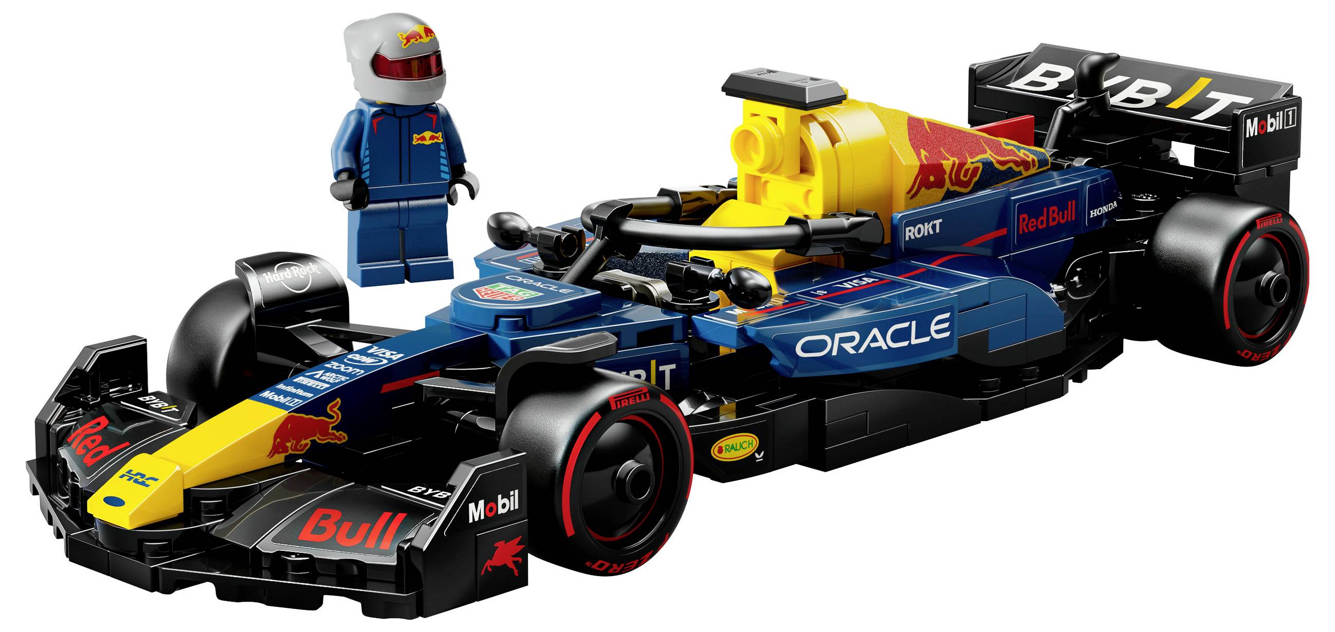 Een kleurrijke modelauto van een Formule 1-wagen met sponsorlogo's en een bijbehorende miniatuurfiguur in racepak aan de linkerkant.