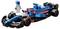 Een LEGO Formule 1-auto in blauw en rood met sponsorstickers. Een minifiguur in een witte racepak en blauwe helm staat ernaast.