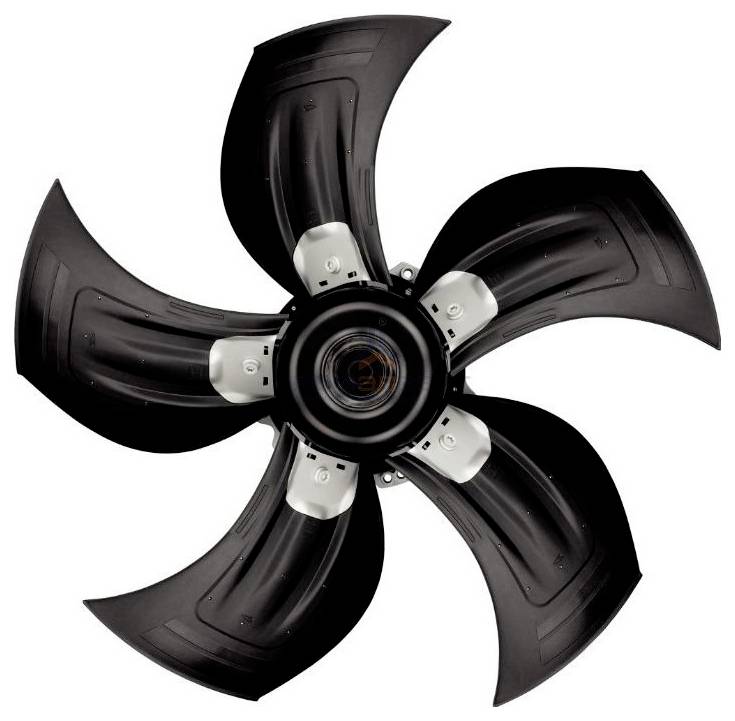 Een zwarte ventilator met vijf gebogen vleugels, symmetrisch gerangschikt, op een witte achtergrond.
