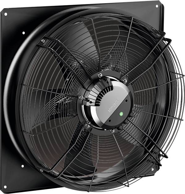Een zwarte wandventilator met metalen rooster en grote rotor, geschikt voor industriële ventilatie.