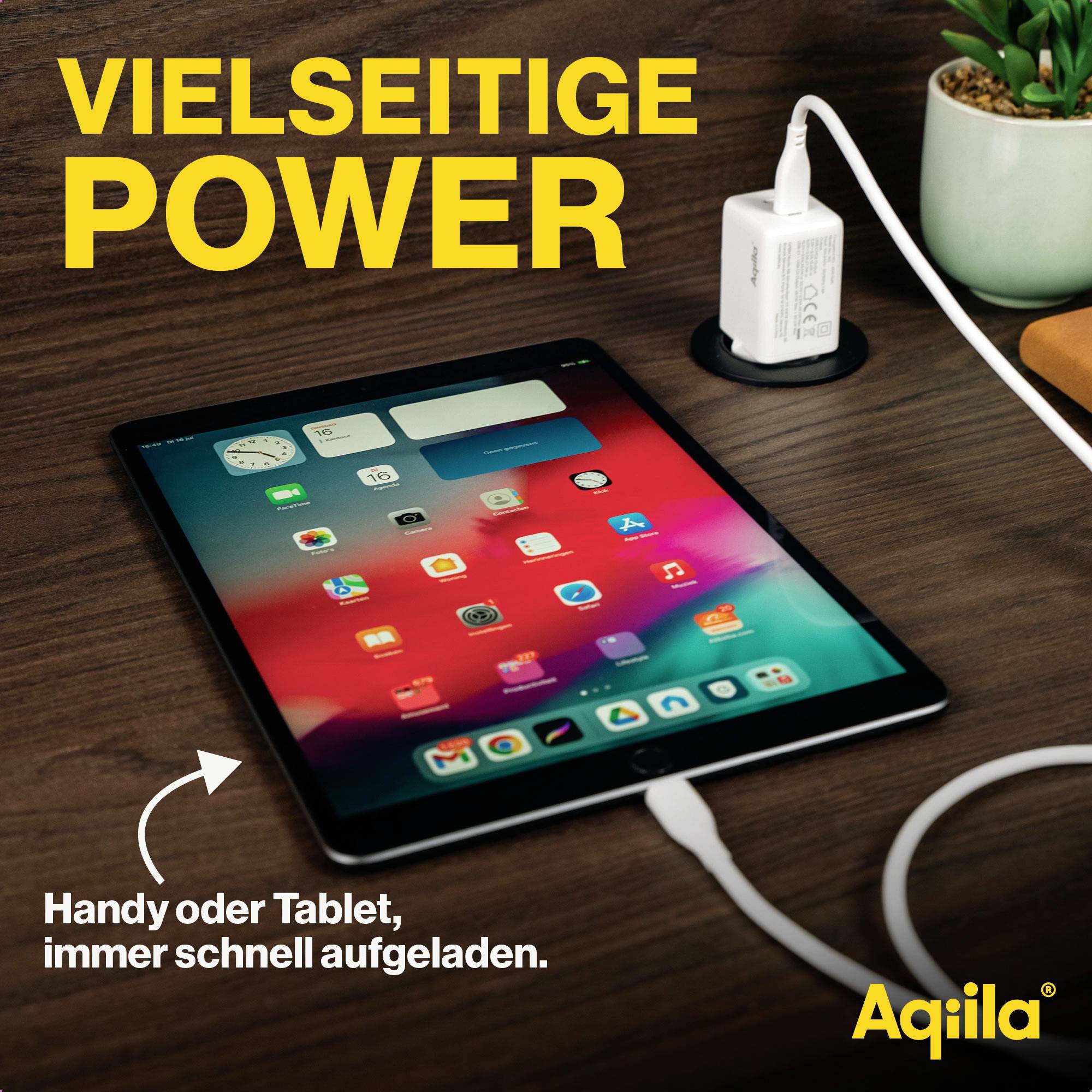 Tablet ligt op een tafel, verbonden met een oplaadkabel. Tekst bovenaan: 'Veelzijdige Power'. Tekst onderaan: 'Mobiel of tablet, altijd snel opgeladen.'