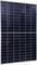 Zonnepaneel met zwarte fotovoltaïsche cellen, gemonteerd in een rechthoekig frame. Het dient voor het omzetten van zonlicht in elektriciteit.